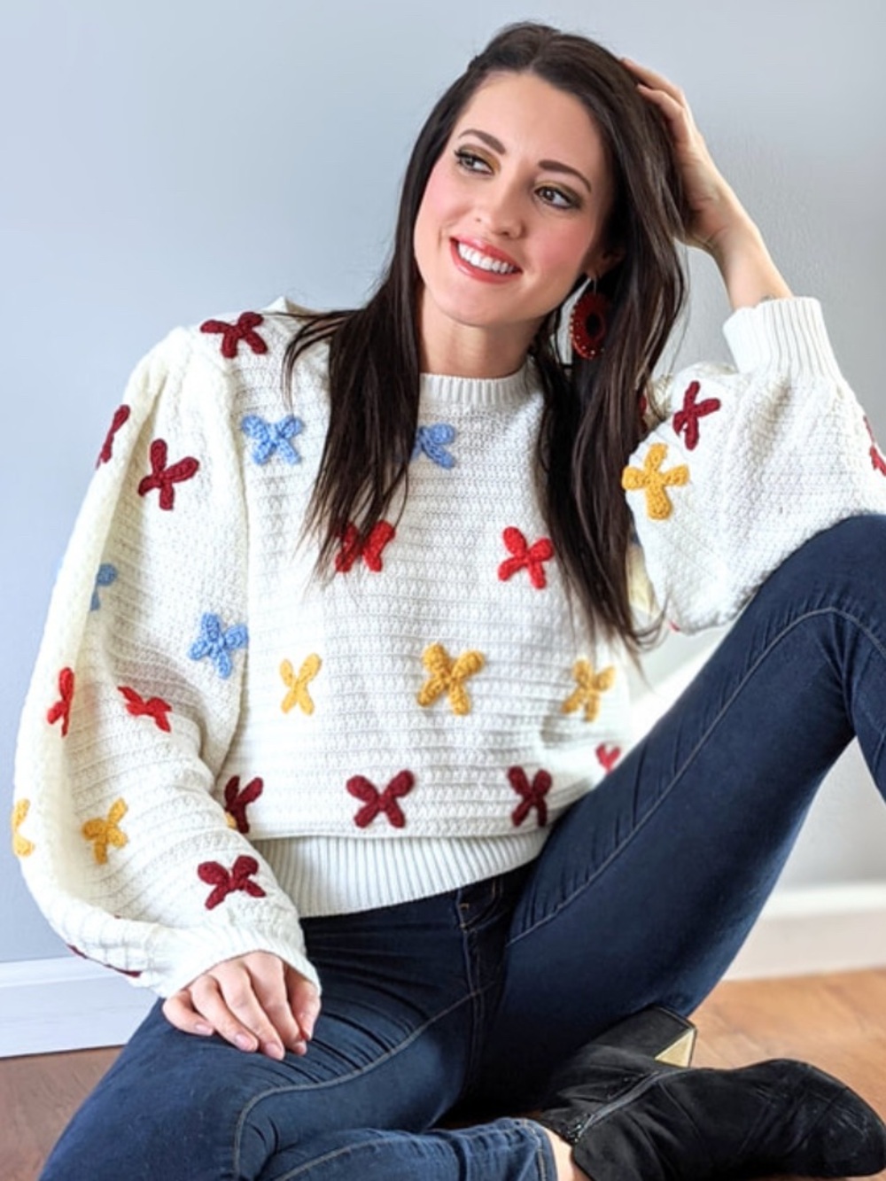 🎀🎗️💝White Cropped Knit Sweater with Multicolor Bow Appliqués